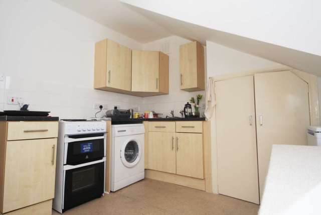  Image of 1 bedroom Flat to rent in Arlingford Road London SW2 at Arlingford Road Brixton London, SW2 2ST