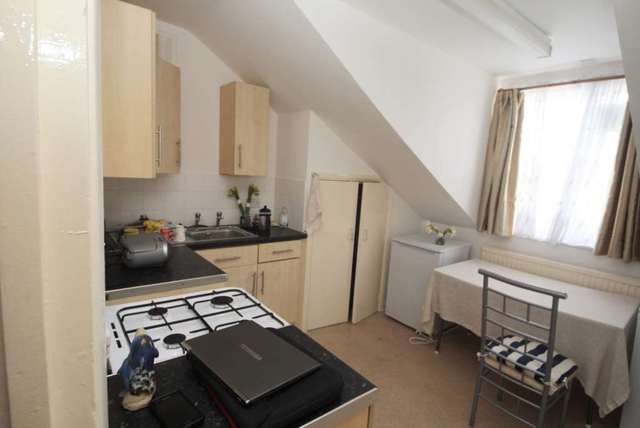  Image of 1 bedroom Flat to rent in Arlingford Road London SW2 at Arlingford Road Brixton London, SW2 2ST