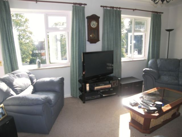 Image of 3 bedroom Houses for sale in Arundel Gardens London N21 at Arundel Gardens Winchmore Hill Winchmore Hill, N21 3AD