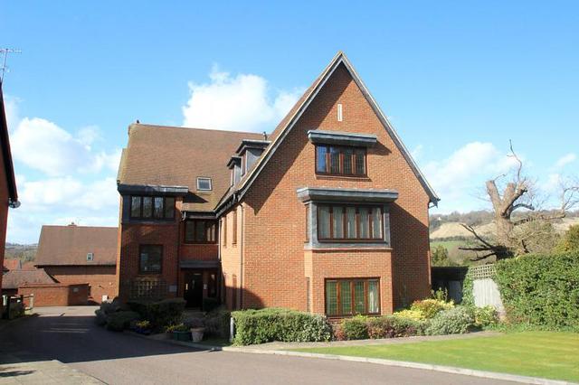  Image of 2 bedroom Apartment to rent in Ashurst Place Dorking RH4 at Dorking, RH4 1QY