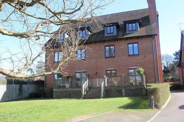  Image of 2 bedroom Apartment to rent in Ashurst Place Dorking RH4 at Dorking, RH4 1QY