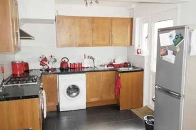  Image of 3 bedroom Terraced house to rent in Aston Place Bramley Leeds LS13 at Bramley, LS13 2DQ
