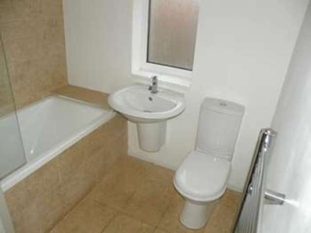  Image of 3 bedroom Terraced house to rent in Aston Place Bramley Leeds LS13 at Bramley, LS13 2DQ