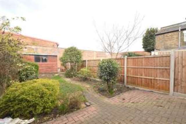  Image of 4 bedroom Terraced house to rent in Avening Road London SW18 at Wandsworth, SW18 4PN