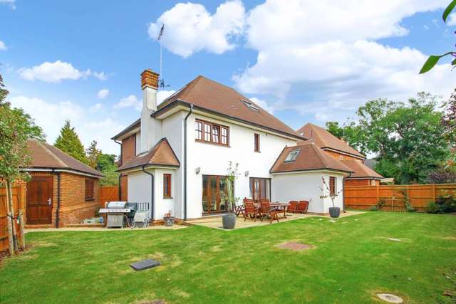  Image of 5 bedroom Detached house to rent in Aylesbury Road Aston Clinton Aylesbury HP22 at Aylesbury Road Aston Clinton Aylesbury, HP22 5AH