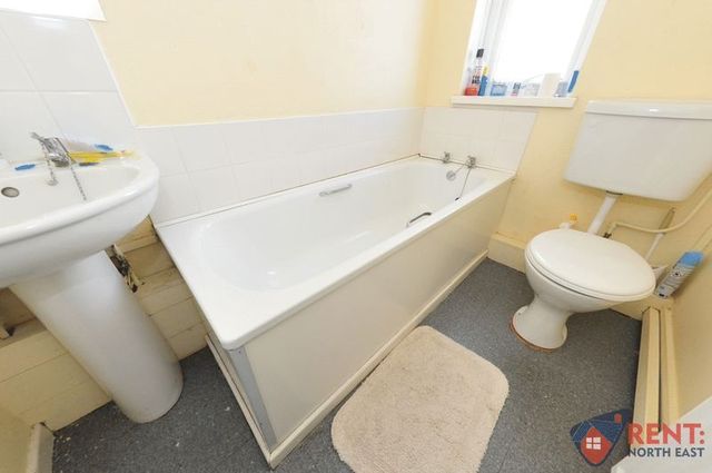  Image of 1 bedroom Flat to rent in Bamburgh Walk Gosforth Newcastle upon Tyne NE3 at Bamburgh Walk Gosforth Fawdon, NE3 3PH