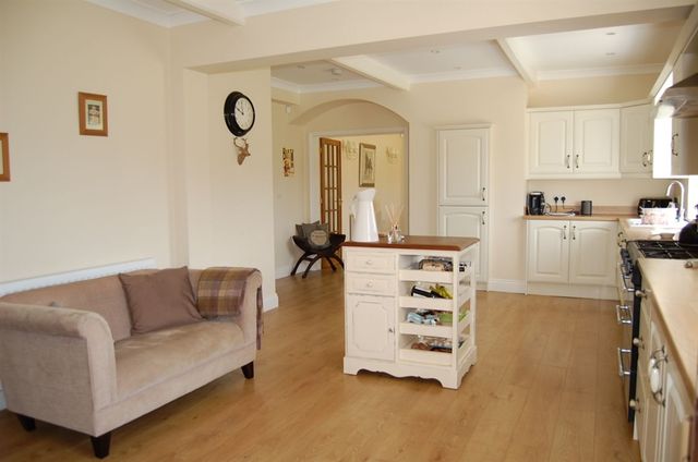  Image of 5 bedroom Detached house to rent in Barlings Lincoln LN3 at Lincoln  Lincoln, LN3 5DG