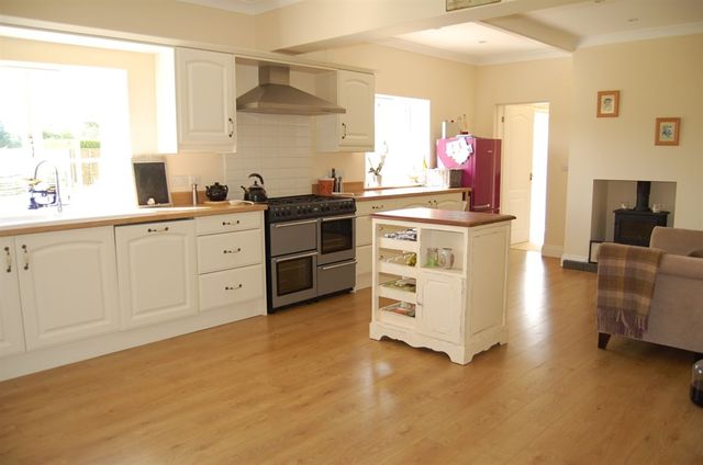  Image of 5 bedroom Detached house to rent in Barlings Lincoln LN3 at Lincoln  Lincoln, LN3 5DG