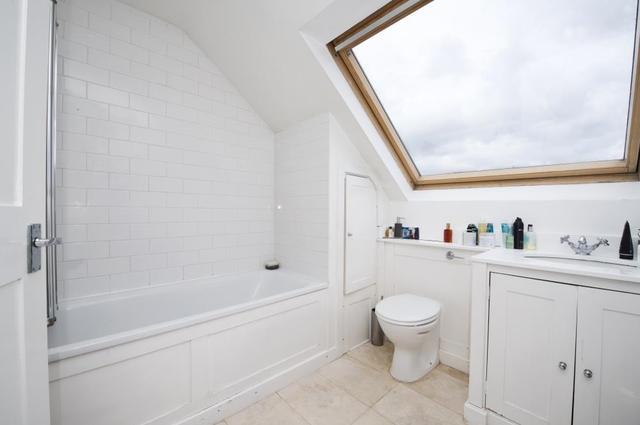  Image of 2 bedroom Flat to rent in Barnes High Street London SW13 at Barnes High Street  London, SW13 9LP