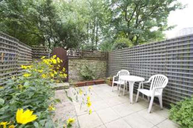  Image of Studio flat to rent in Bartle Road London W11 at Bartle Road  London, W11 1RF