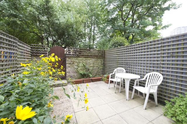  Image of Studio flat to rent in Bartle Road London W11 at Bartle Road  London, W11 1RF