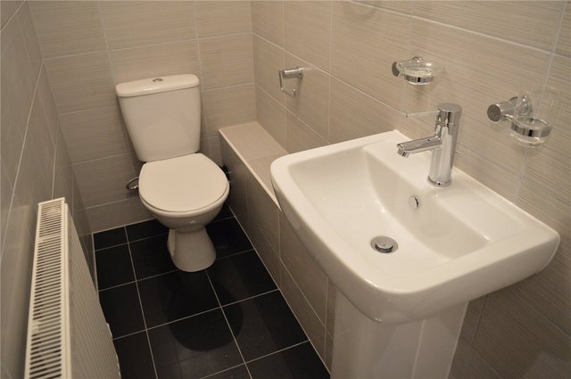  Image of 3 bedroom Terraced house for sale in Basingstoke Road Reading RG2 at Reading Berkshire Whitley, RG2 0HX