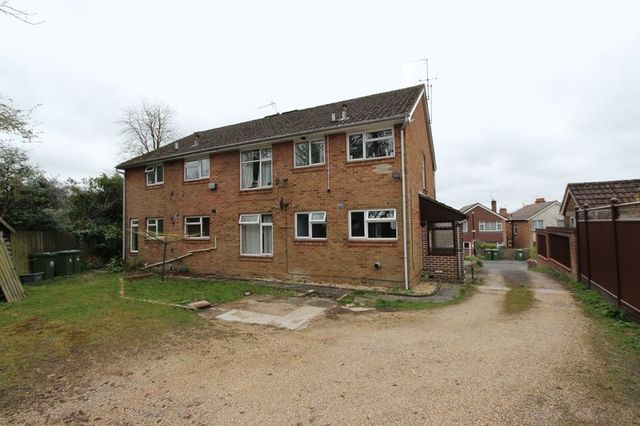  Image of 2 bedroom Flat for sale in Glencarron Way Southampton SO16 at Glencarron Way Bassett Southampton, SO16 7EF