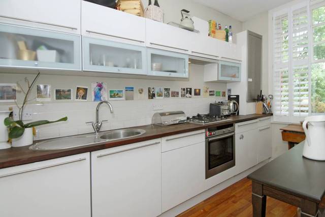  Image of 1 bedroom Flat to rent in Bedford Hill London SW12 at Bedford Hill  London, SW12 9HW