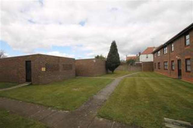  Image of 2 bedroom Flat for sale in Bulkington Avenue Broadwater Worthing BN14 at Broadwater, BN14 7HL