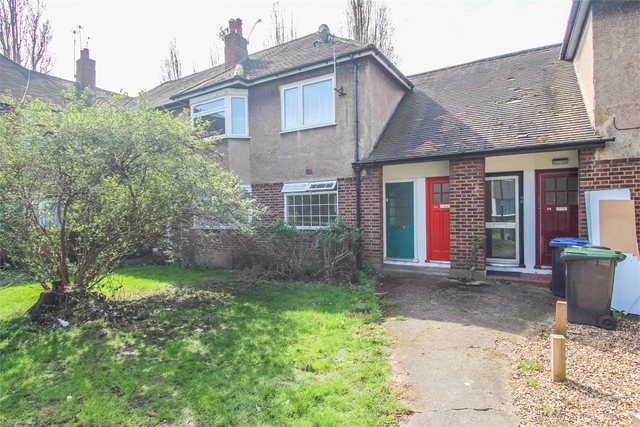  Image of 2 bedroom Ground Flat to rent in Beresford Gardens Enfield EN1 at Enfield, EN1 1NN