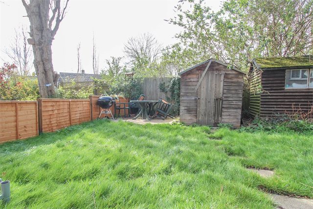  Image of 2 bedroom Ground Flat to rent in Beresford Gardens Enfield EN1 at Enfield, EN1 1NN