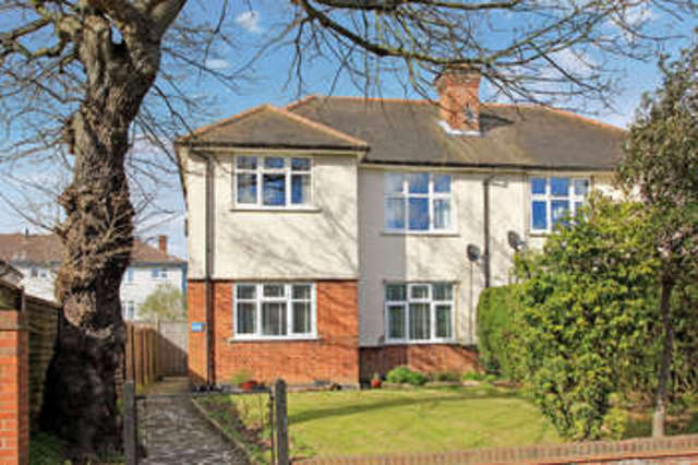  Image of 2 bedroom Ground Flat for sale in Berrylands Road Berrylands Surbiton KT5 at Surbiton Surrey, KT5 8QU