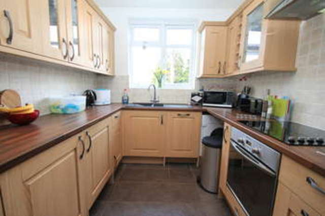  Image of 2 bedroom Ground Flat for sale in Berrylands Road Berrylands Surbiton KT5 at Surbiton Surrey, KT5 8QU