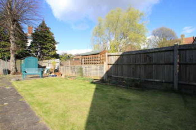  Image of 2 bedroom Ground Flat for sale in Berrylands Road Berrylands Surbiton KT5 at Surbiton Surrey, KT5 8QU