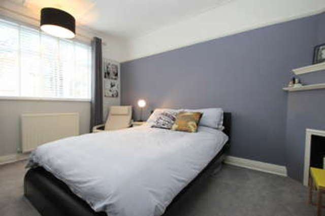  Image of 2 bedroom Ground Flat for sale in Berrylands Road Berrylands Surbiton KT5 at Surbiton Surrey, KT5 8QU