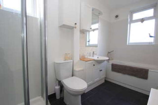  Image of 2 bedroom Ground Flat for sale in Berrylands Road Berrylands Surbiton KT5 at Surbiton Surrey, KT5 8QU