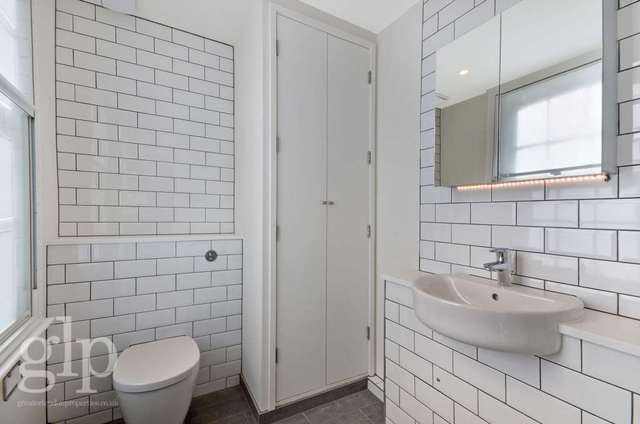  Image of Studio flat to rent in Wardour Street London W1D at Wardour Street Soho London, W1D 6PF