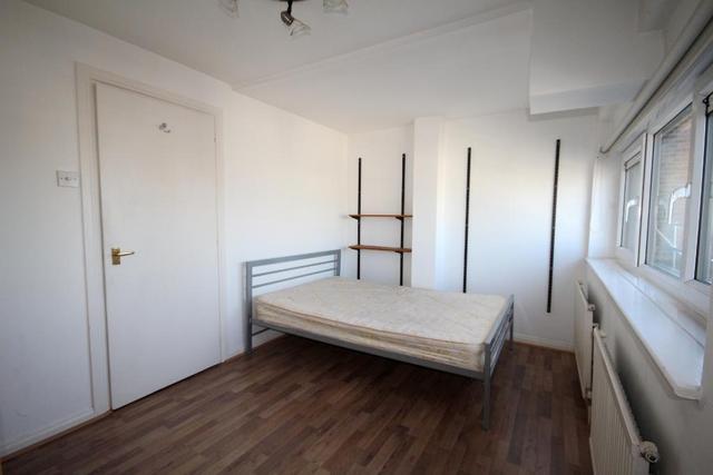  Image of 2 bedroom Flat to rent in Bethnal Green Road London E2 at Bethnal Green  London, E2 9QY