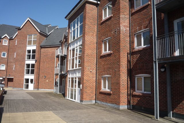  Image of 2 bedroom Flat to rent in Dunlop Street Warrington WA4 at Bevan Island Warrington Latchford, WA4 6AA