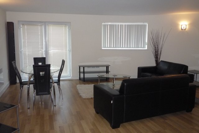  Image of 2 bedroom Flat to rent in Dunlop Street Warrington WA4 at Bevan Island Warrington Latchford, WA4 6AA