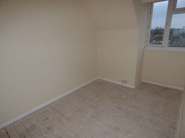  Image of 3 bedroom Flat to rent in Birdsfoot Lane Luton LU3 at Birdsfoot Lane  Luton, LU3 2DQ