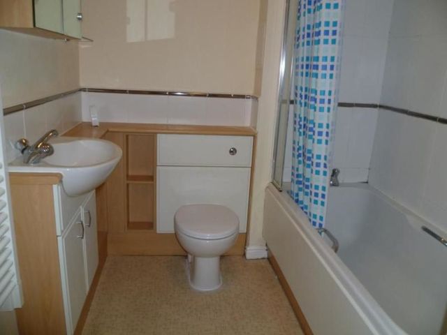  Image of 2 bedroom Flat to rent in Bittern Court Dunfermline KY11 at Dunfermline Fife Fife, KY11 8HF