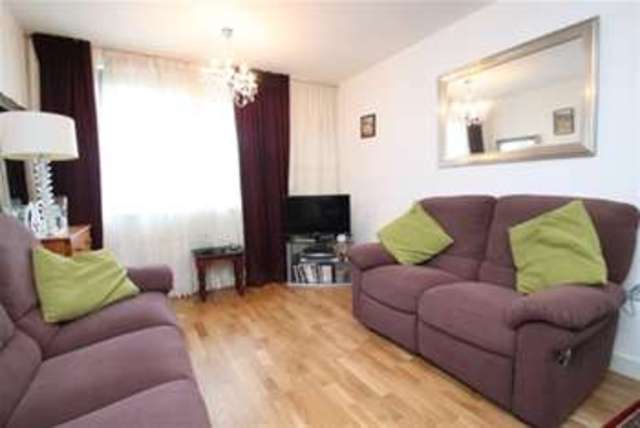  Image of 2 bedroom Flat to rent in Blackheath Road London SE10 at London, SE10 8ED