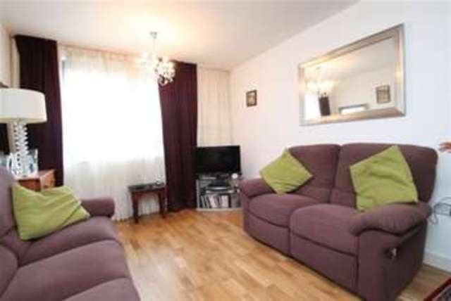  Image of 2 bedroom Flat to rent in Blackheath Road London SE10 at London, SE10 8ED