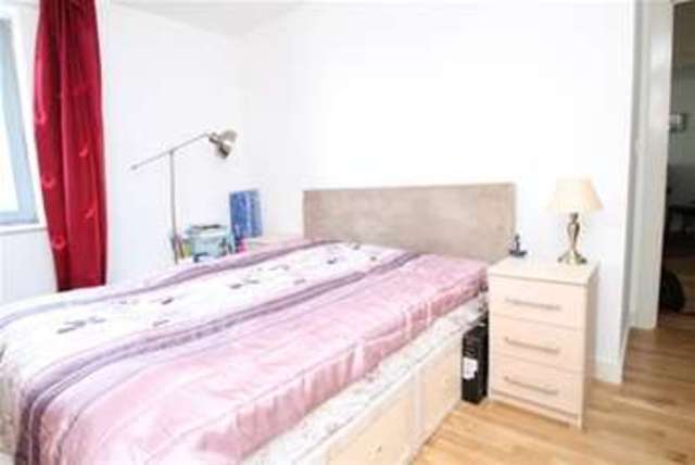  Image of 2 bedroom Flat to rent in Blackheath Road London SE10 at London, SE10 8ED
