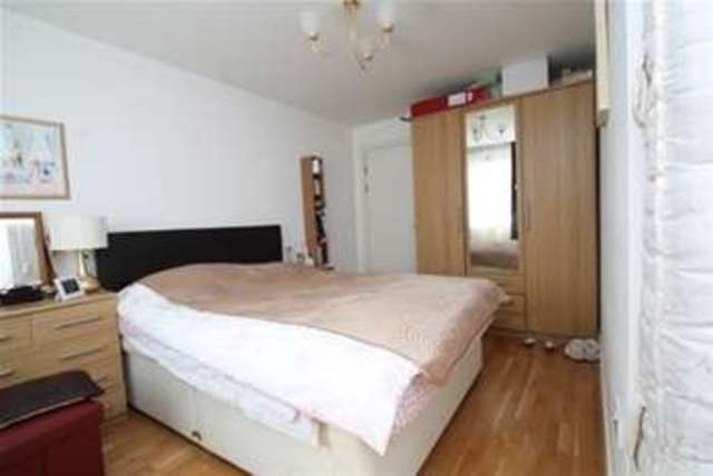  Image of 2 bedroom Flat to rent in Blackheath Road London SE10 at London, SE10 8ED
