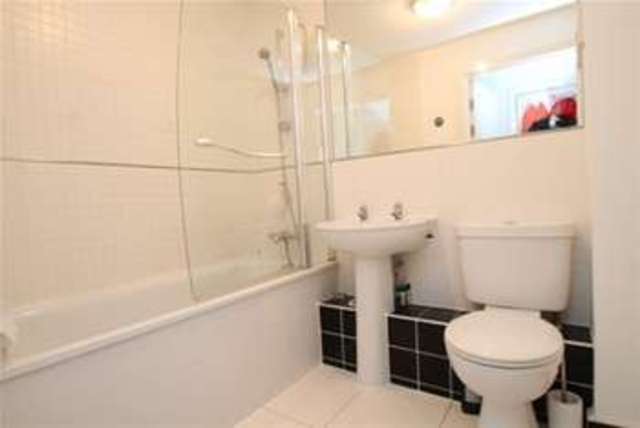  Image of 2 bedroom Flat to rent in Blackheath Road London SE10 at London, SE10 8ED
