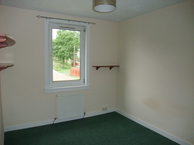  Image of 2 bedroom Flat to rent in Blamey Crescent Cowdenbeath KY4 at Cowdenbeath Fife Fife, KY4 9JT