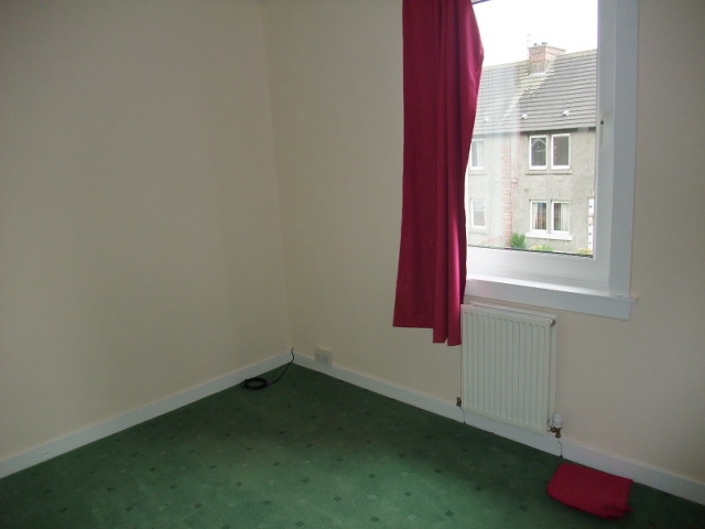  Image of 2 bedroom Flat to rent in Blamey Crescent Cowdenbeath KY4 at Cowdenbeath Fife Fife, KY4 9JT