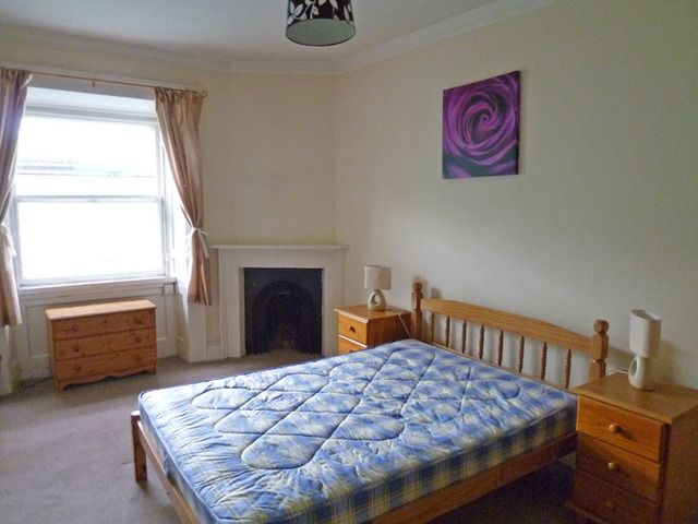  Image of 4 bedroom Flat to rent in Blenheim Place Edinburgh EH7 at Calton Hill Edinburgh Edinburgh, EH7 5JH