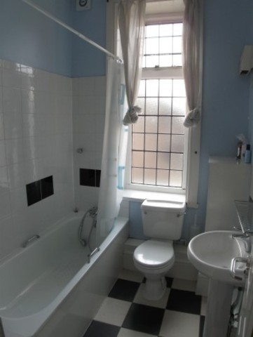  Image of 2 bedroom Apartment to rent in Hale Street London E14 at London All Saints, E14 0BS
