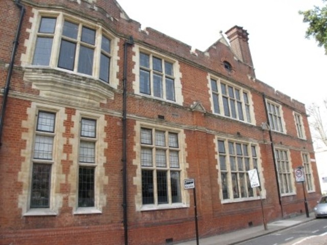  Image of 2 bedroom Apartment to rent in Hale Street London E14 at London All Saints, E14 0BS
