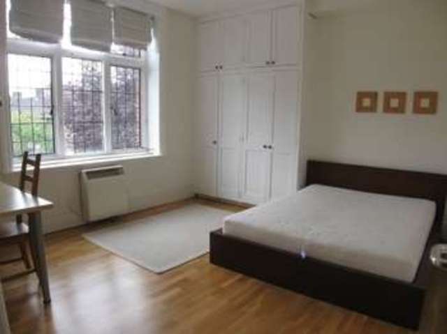  Image of 2 bedroom Flat to rent in Hale Street London E14 at London All Saints, E14 0BS