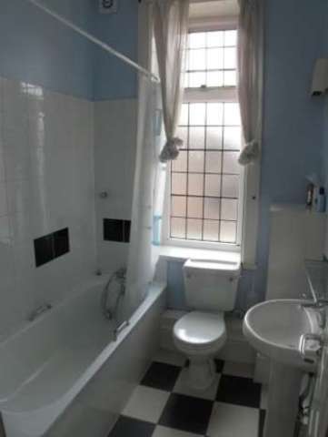  Image of 2 bedroom Flat to rent in Hale Street London E14 at London All Saints, E14 0BS