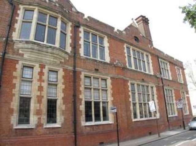  Image of 2 bedroom Flat to rent in Hale Street London E14 at London All Saints, E14 0BS