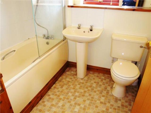  Image of 2 bedroom Flat to rent in Bothwell Court Dunfermline KY11 at Dunfermline Fife Fife, KY11 3AD