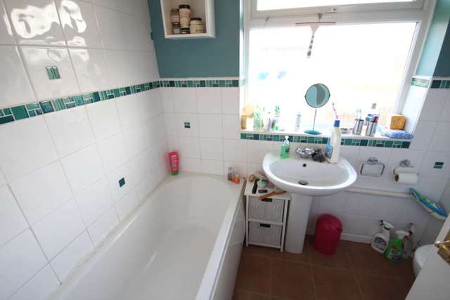  Image of 4 bedroom Semi-Detached house for sale in Braden Close Aylesbury HP21 at Braden Close Foxhills Aylesbury, HP21 7JU