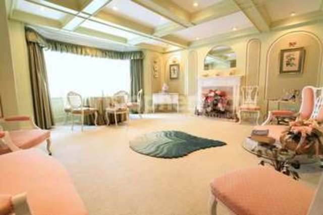  Image of 2 bedroom Flat for sale in Branksome Wood Road Westbourne Bournemouth BH4 at Branksome Wood Road  Bournemouth, BH4 9JS