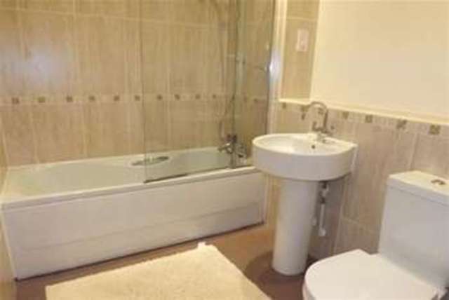  Image of 2 bedroom Flat to rent in Waterside Shirley Solihull B90 at Solihull, B90 1UD