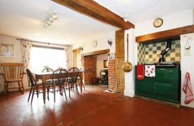  Image of 4 bedroom Detached house for sale in Bridgeway Cuddington Aylesbury HP18 at Bridgeway  Cuddington, HP18 0AW
